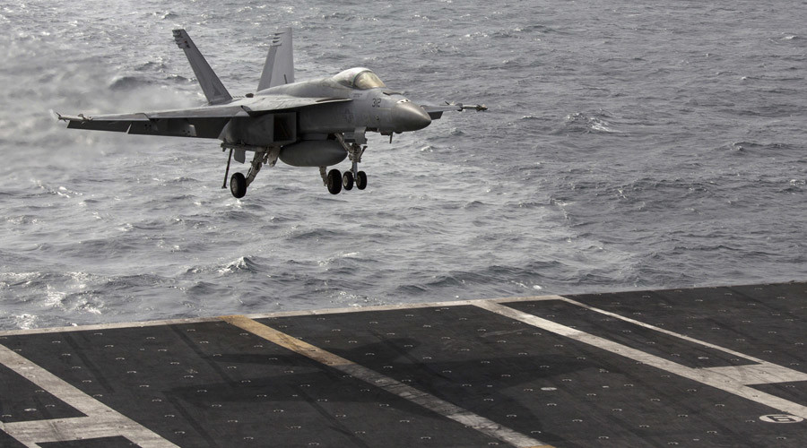 A US Navy F/A-18 aircraft prepares to land on the runway of the US Navy aircraft carrier USS George Washington, during a tour of the ship in the South China Sea © Tyrone Siu 