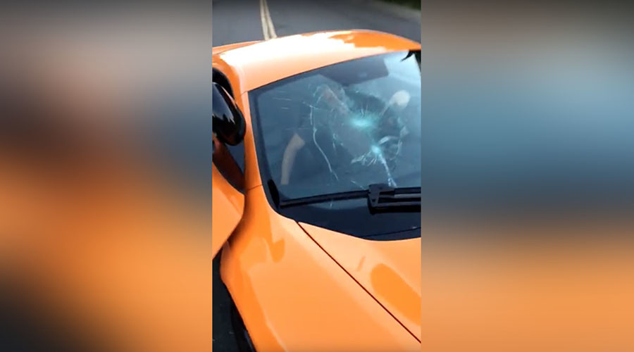 Skateboarder smashes windshield of $250,000 McLaren which nearly knocked him down (VIDEO)