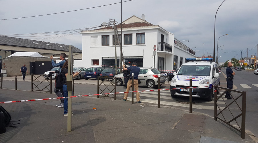 Anti-terror op carried out in northern Paris suburb, some 20 people reported arrested