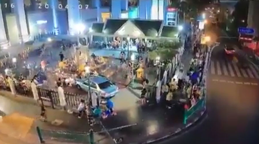 7 injured after car plows through crowd, crashes into Erawan Shrine in Bangkok (VIDEO)