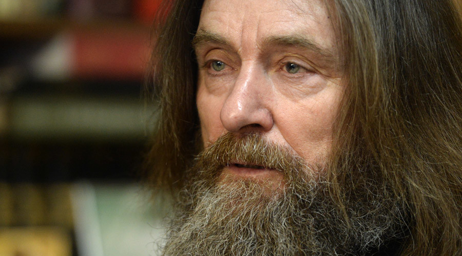 64yo Russian adventurer circles globe in balloon in 11 days, breaking world record