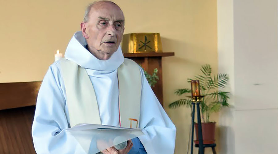 This picture obtained on the website of the Saint-Etienne-du-Rouvray parish on July 26, 2016 shows late priest Jacques Hamel celebrating a mass on June 11, 2016 in the church of Saint-Etienne-du-Rouvray, Normandy © HO 