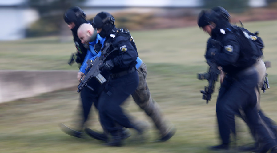 German police raid Islamic ‘hotbed’ as 15yo detained for allegedly planning terror attack