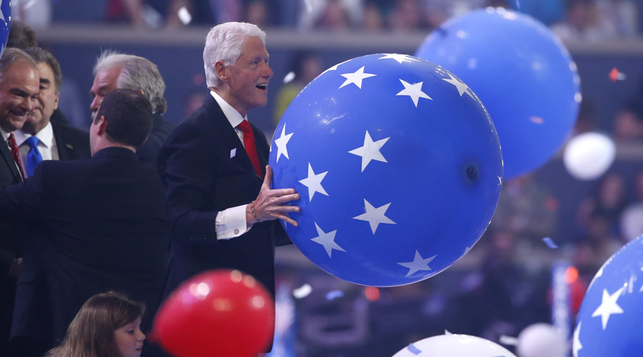Aide clears up what happened with Bill Clinton, the balloon and the little girl