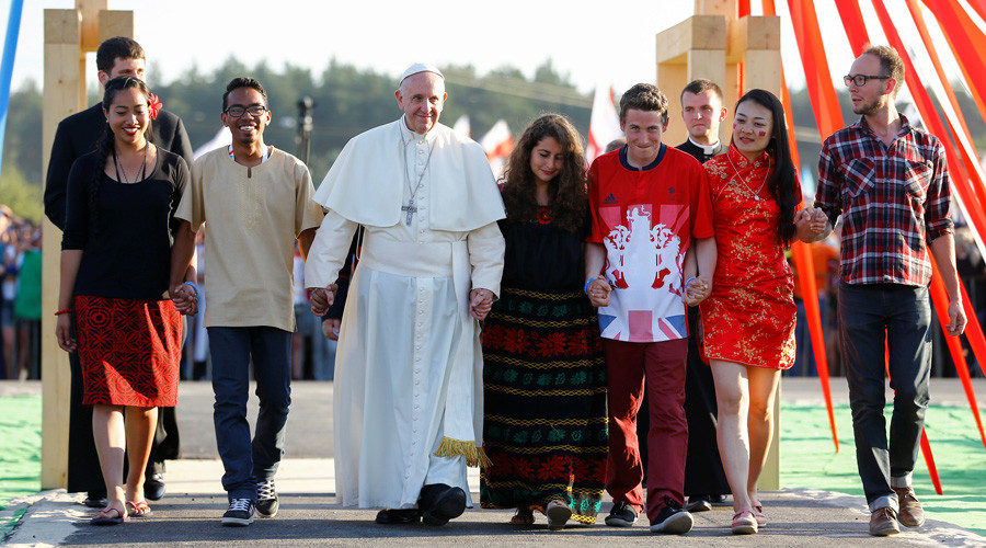 ‘Couch potatoes!’ Get rid of gadgets & sofa-happiness, Pope Francis tells youth