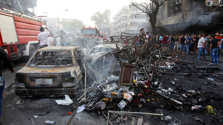 People gather at the site of a suicide car bomb in the Karrada shopping area, in Baghdad, Iraq July 3, 2016. © Khalid al Mousily