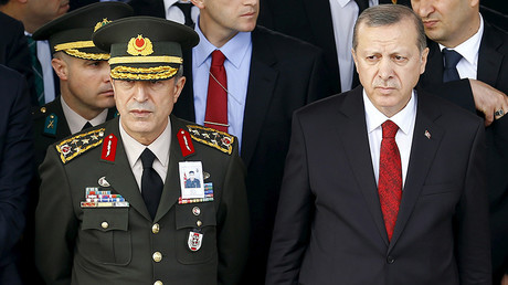 Turkish President Tayyip Erdogan (R) and Chief of Staff General Hulusi Akar © Umit Bektas