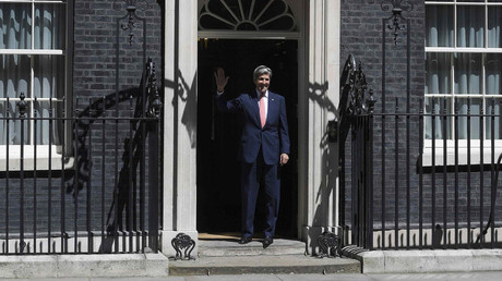 US Secretary of State John Kerry on the steps of No. 10 Downing Street. © Toby Melville