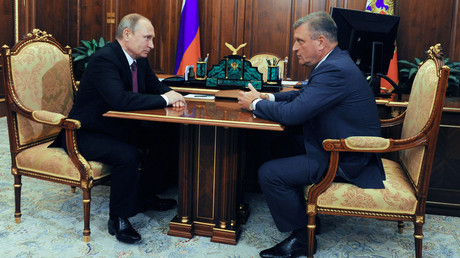 Russian President Vladimir Putin, left, and Head of the Federal Service for State Registration, Cadastre and Cartography Igor Vasilyev meet at the Kremlin. ©   Michael Klimentyev