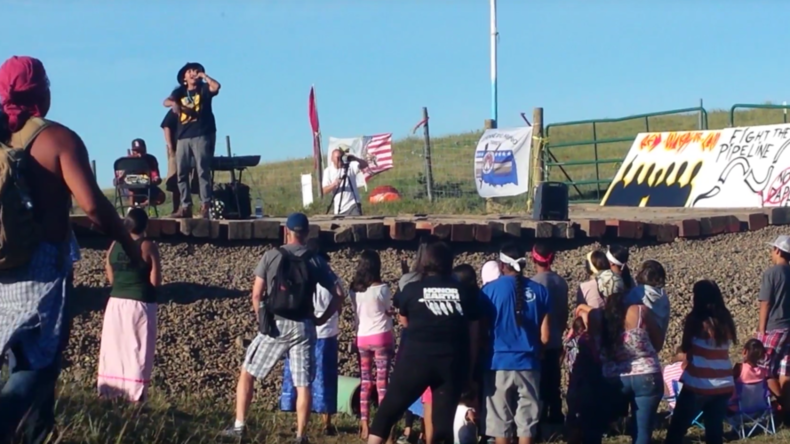 Native Americans unite against Dakota oil pipeline to ...