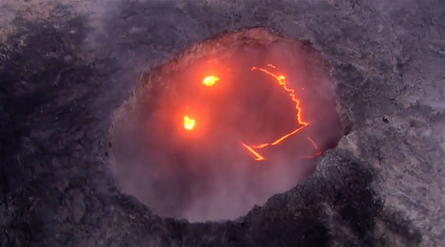 Smile Volcanic Eruption Forms Emoji Like Face On Hawaiis Big Island 