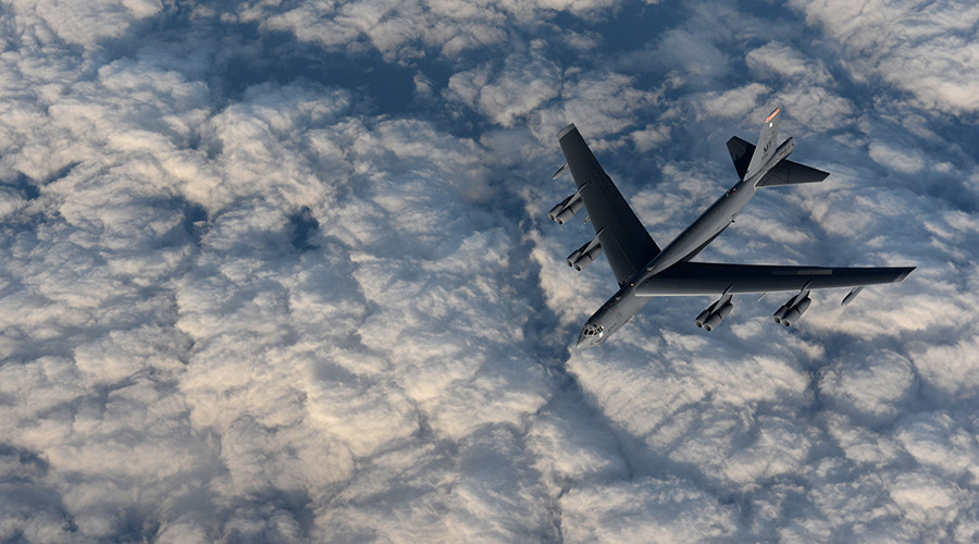 A KC-135 Stratotanker from RAF Mildenhall, England, refuels a B-52 Stratofortress from Minot Air Force Base, North Dakota, in support of Operation Polar Roar over Scotland, Aug. 1, 2016 © U.S. Air Force photo by Staff Sgt. Kate Thornton