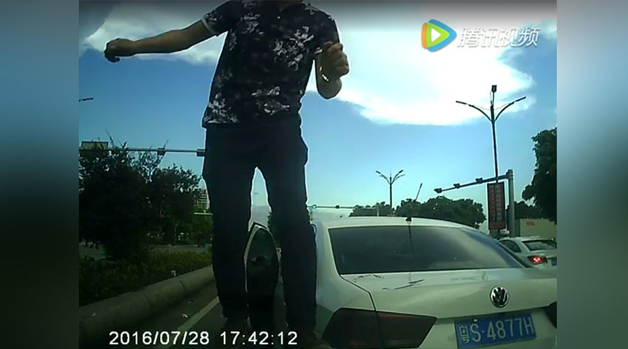 Extreme road rage escalates into crazed car-ramming episode in China (VIDEO)