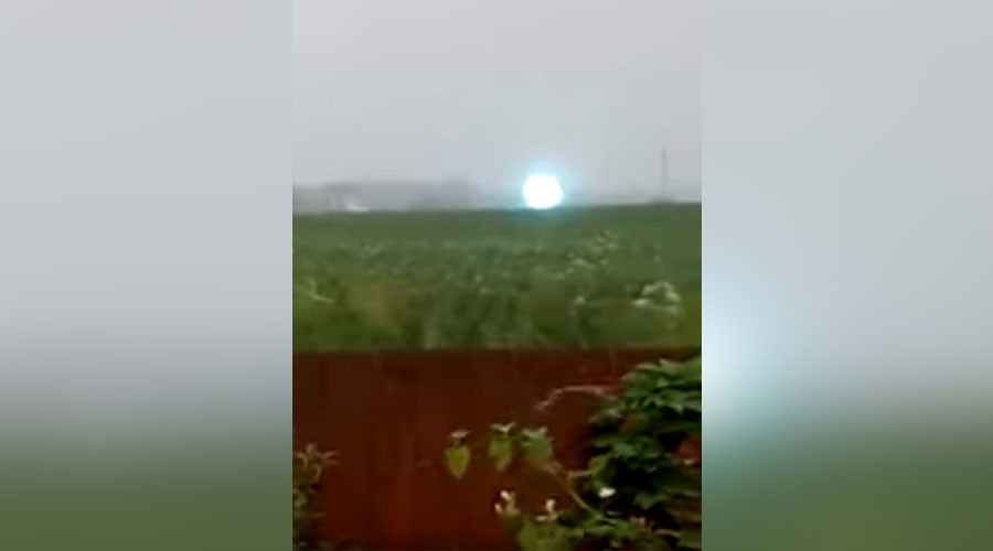 Great balls of fire! Rare lightning caught on camera in Siberia (VIDEO)