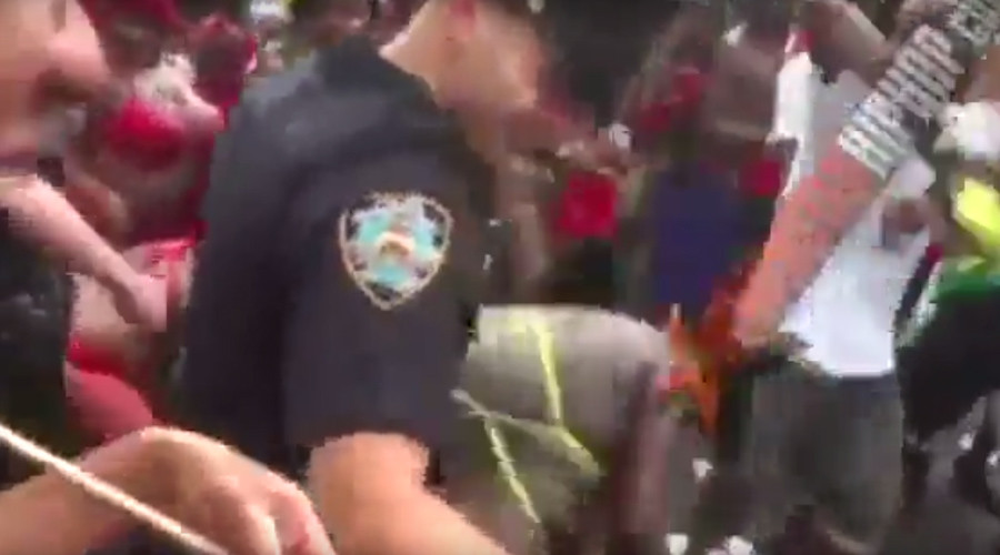 NY cop in trouble for racist Facebook posts caught grinding on woman while on duty (VIDEO)