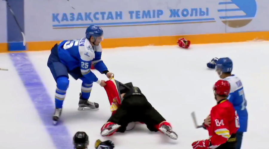 Preseason madness: KHL enforcer Ryspayev takes on whole team - on ice and bench (VIDEO)