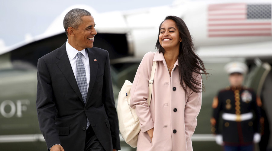 U.S. President Barack Obama and his daughter Malia © Kevin Lamarque 