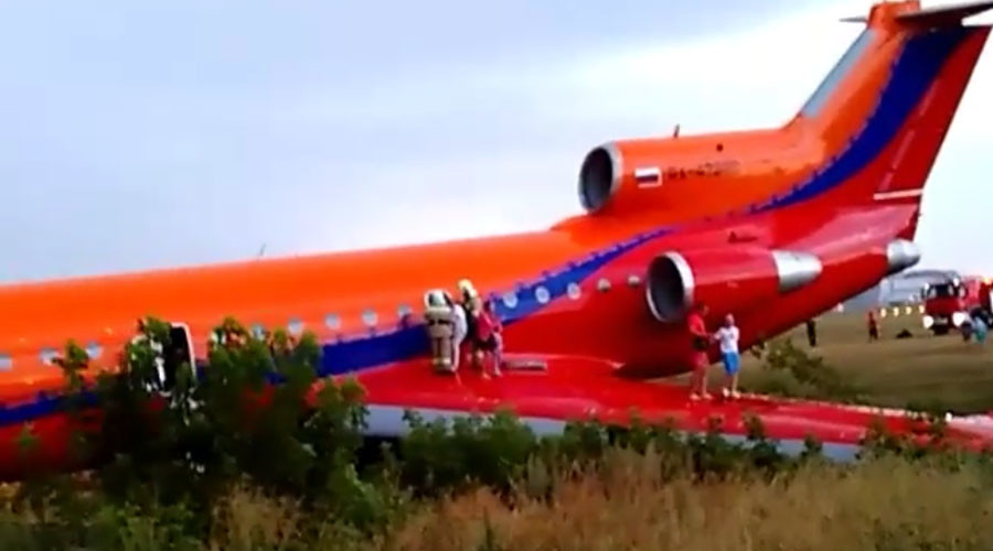 Extreme landing: Passenger plane overshoots runway in Russia (VIDEOS, PHOTOS)