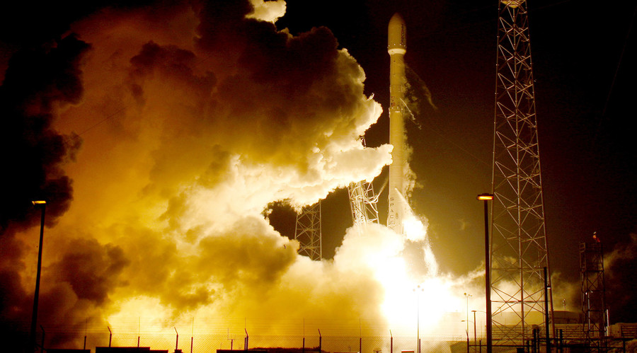 SpaceX Falcon 9 comes home after successful satellite launch