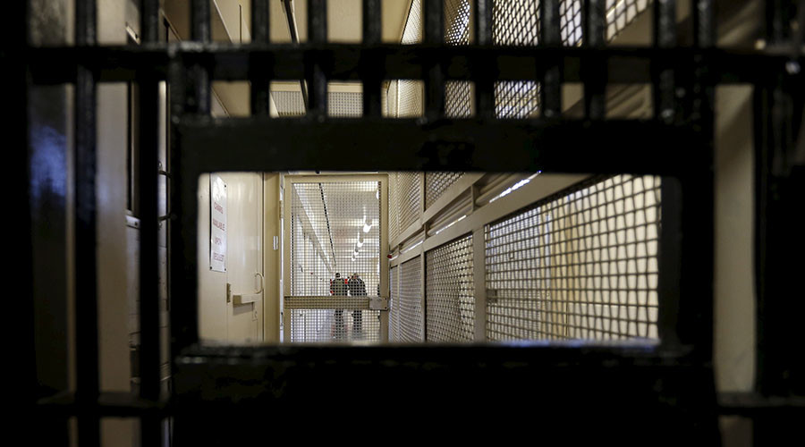 Obama gave $1bn to private prisons, bypassing law amid 2014 immigration crisis – report