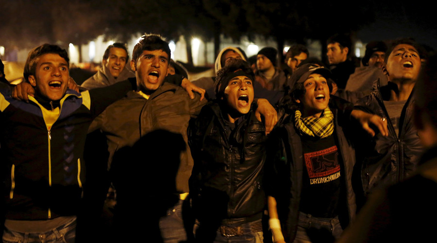 Refugees would support dictatorship in Germany, share values with AfD & Pegida – poll