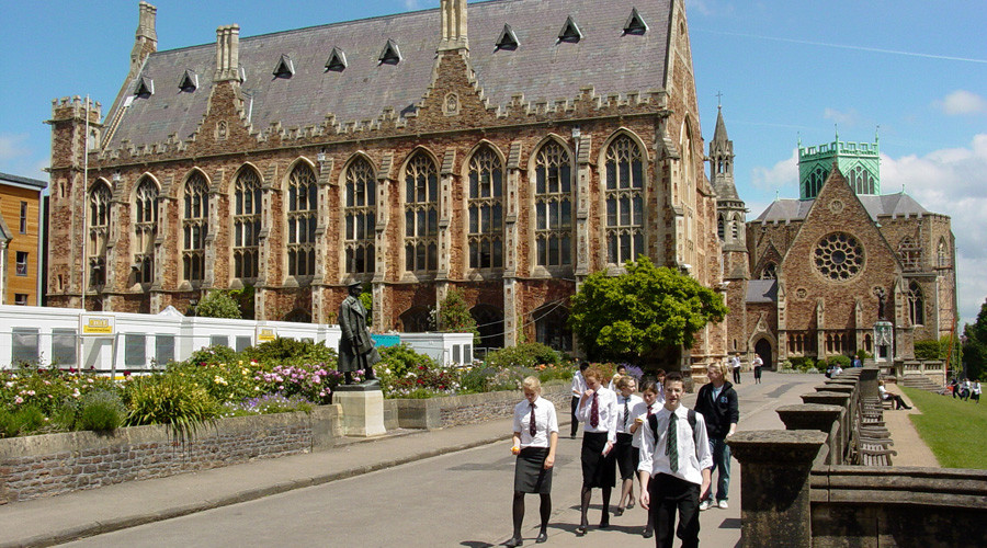 Students at Clifton College © Wikipedia