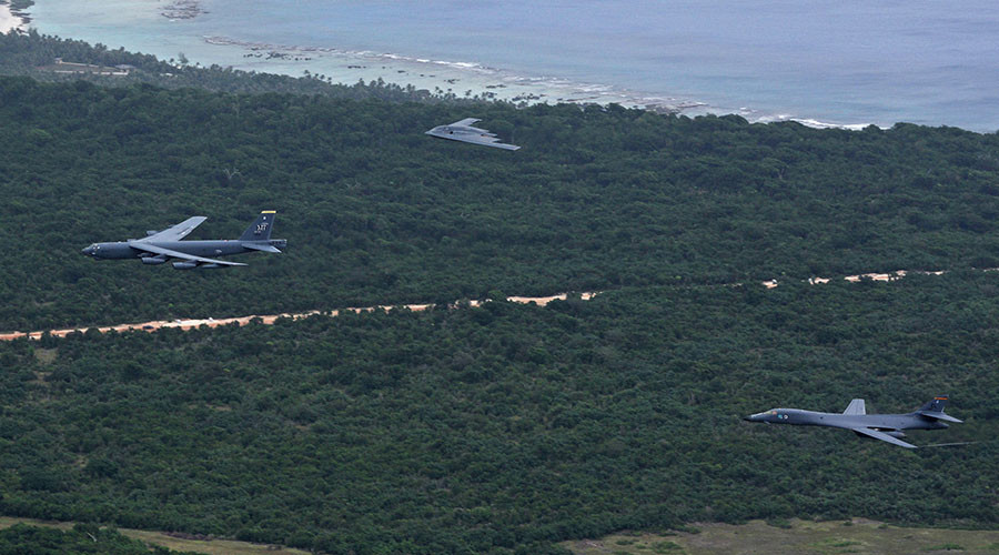 A US Air Force B-52 Stratofortress, B-1 Lancer and B-2 Spirit launch from Andersen Air Force Base, Guam, for an integrated bomber operation Aug.17, 2016 © U.S. Air force