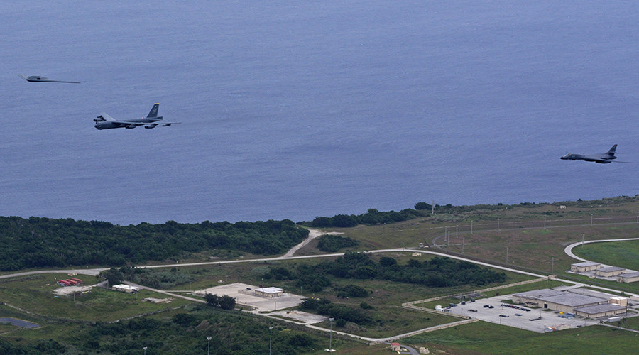 A US Air Force B-52 Stratofortress, B-1 Lancer and B-2 Spirit launch from Andersen Air Force Base, Guam, for an integrated bomber operation Aug.17, 2016. © U.S. Air force