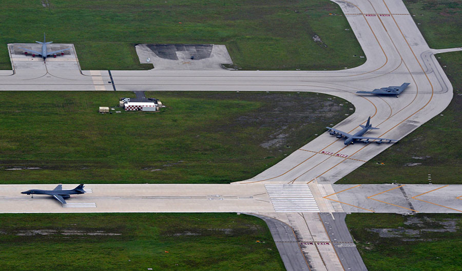 A US Air Force B-52 Stratofortress, B-1 Lancer and B-2 Spirit taxi in preparation for an integrated bomber mission at Andersen Air Force Base, Guam, Aug.17, 2016. © U.S. Air force