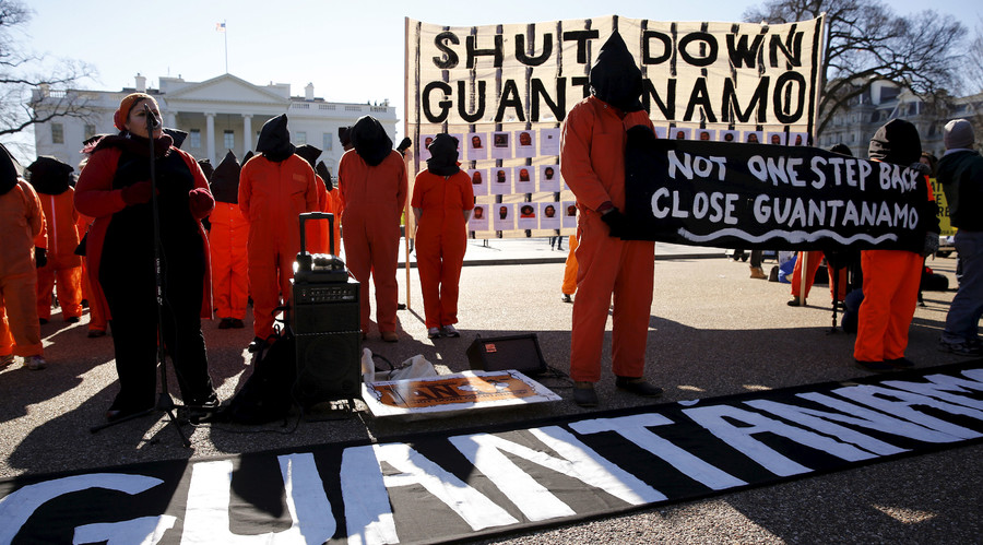 Protesters in orange jumpsuits from Amnesty International USA and other organizations rally outside the White House to demand the closure of the U.S. prison at Guantanamo Bay, in Washington January 11, 2016. © Jonathan Ernst