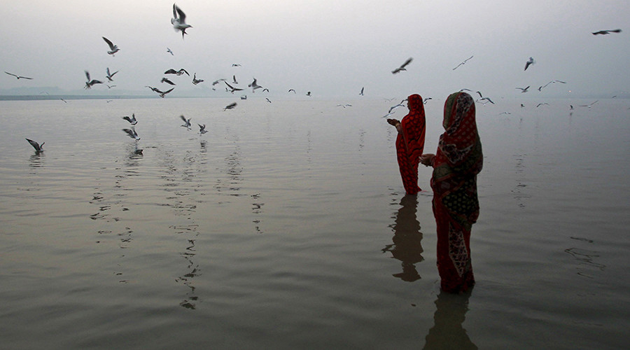 Flood fury: Indian MP lambasted on Twitter for being lifted over ankle-deep water