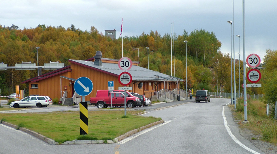 Norway to build fence on border with Russia to curb refugee inflow