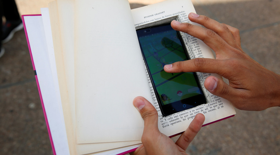 It’s 10pm, do you know where your children are posting? Probably not, study finds