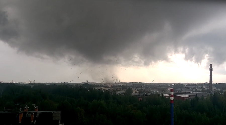 ‘Dogs flew 20 or 30 meters’: Rare twister wreaks havoc in Russia (VIDEO)