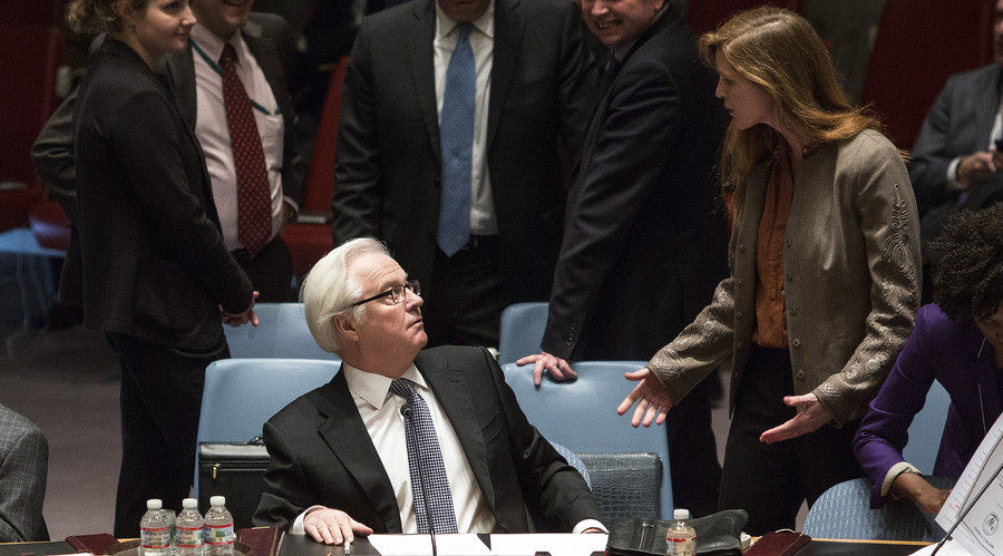 Samantha Power (R), the American ambassador to the United Nations talks to Russia's ambassador to the United Nations, Vitaly Churkin. File photo. © Andrew Kelly