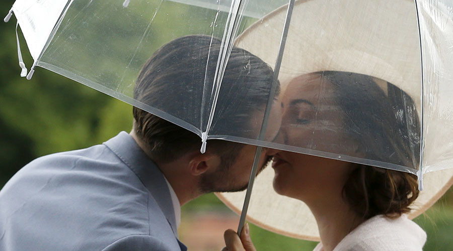 Good deeds are rewarded: Kind & selfless people have more sex, new study reveals