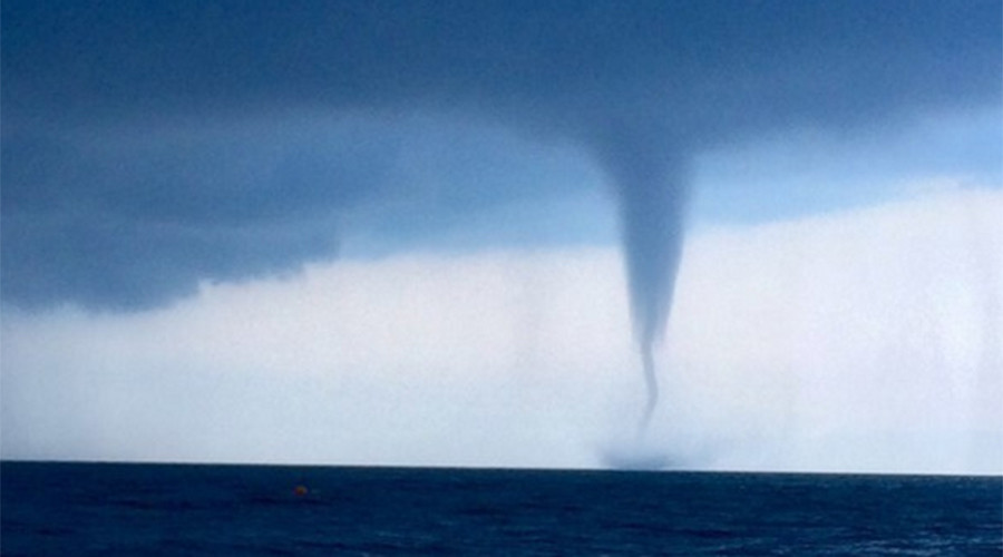 Ominous waterspouts stun holidaymakers at Russian resort (PHOTOS, VIDEOS)