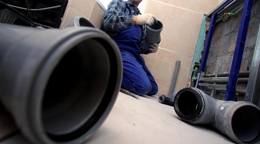 Is this the hardest-working council worker ever? (PHOTO, POLL)