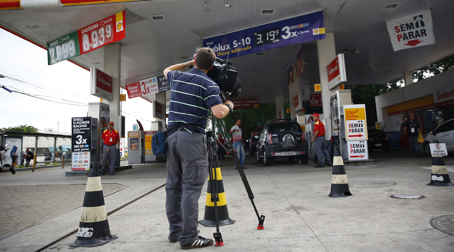 ‘Lochtegate’ Rio gas station becomes local tourist attraction