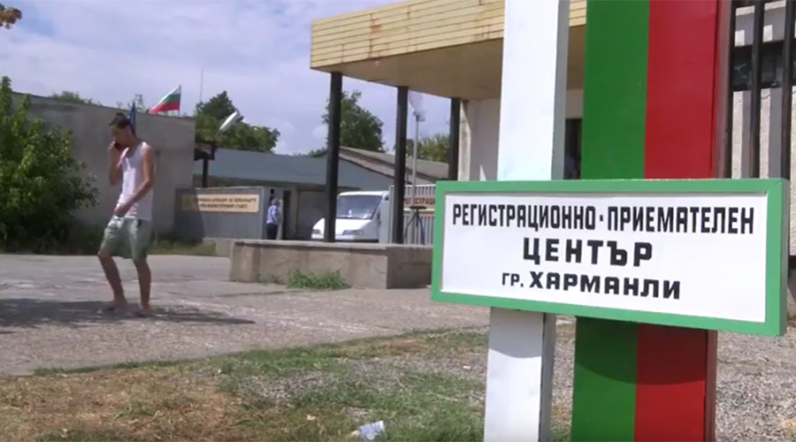 Water cannon vs hurled stones: Hundreds brawl at Bulgarian refugee camp, attack police