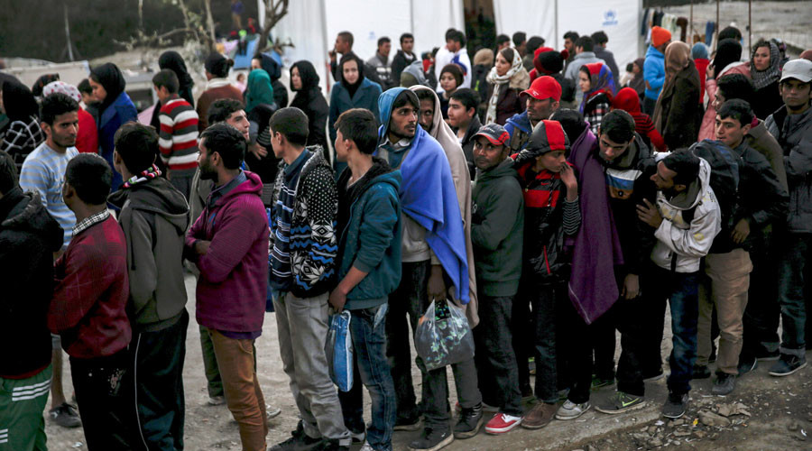 More than 300,000 refugees in Germany work illegally, pay kickbacks to asylum center staff - reports