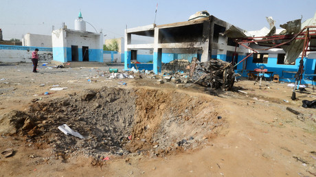 A crater caused by a Saudi-led coalition air strike is seen at the yard of a hospital operated by Medecins Sans Frontieres in the Abs district of Hajja province, Yemen August 16, 2016. © Abduljabbar Zeyad