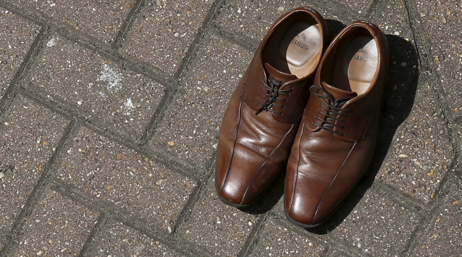 Elite’s unwritten style rules mean brown shoes & loud ties a no-no for banking jobs, study concludes