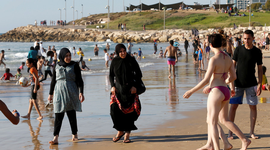 Muslim family ‘treated like aliens, branded terrorists’ on trip to English seaside town