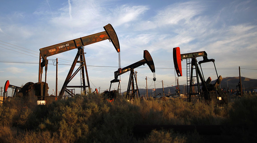 Putin calls for global oil output freeze