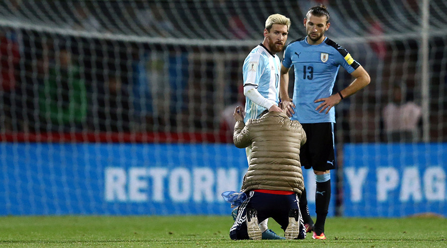 The Messi-ah: Crazed fan kisses Lionel’s feet on his Argentina return from retirement (VIDEO)