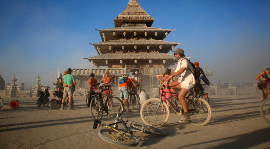 ‘Hooligans’ target luxury Burning Man camp ahead of giant temple burn (PHOTOS, LIVE VIDEO)