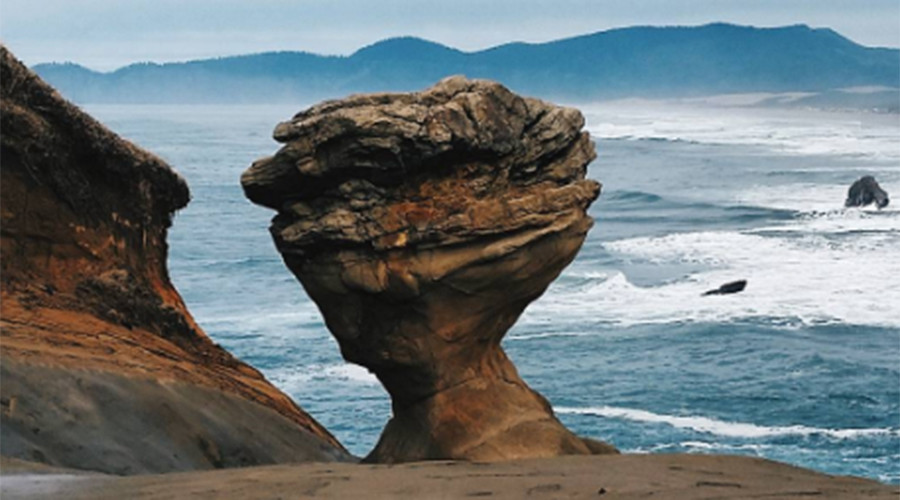 Vandals caught on VIDEO destroying iconic Oregon sandstone formation