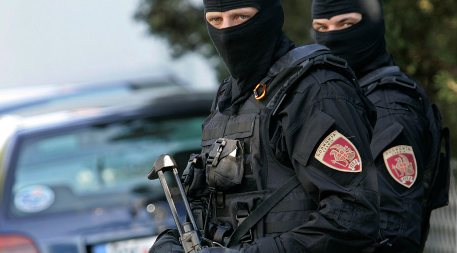 Machete-wielding man attacks police officers in Serbia