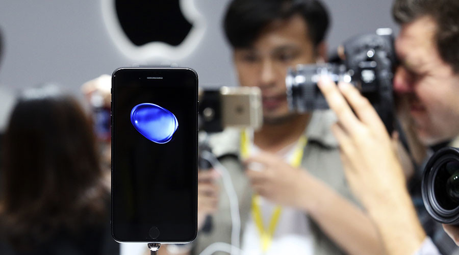 ‘This is penis’: iPhone 7 launch slogan gets lost in translation, giggling ensues